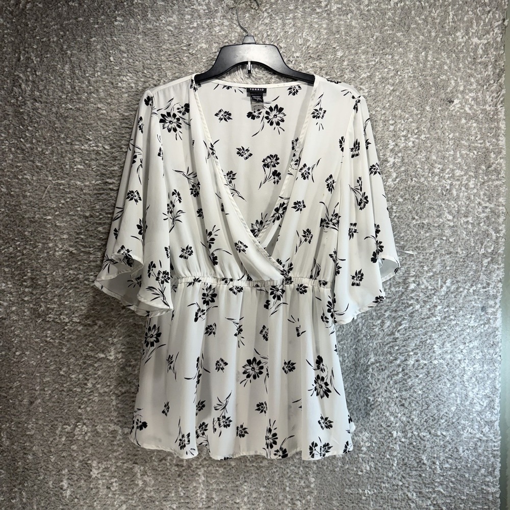 Torrid Women's Blouse Wrap Front Floral White Black Top 0, L Bell Sleeve Preppy